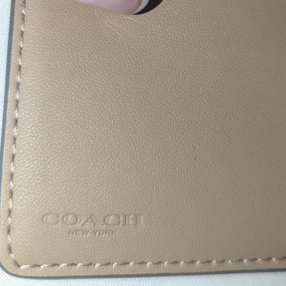 Coach Medium Corner Zip Wallet - NWOT - Picture 8 of 9